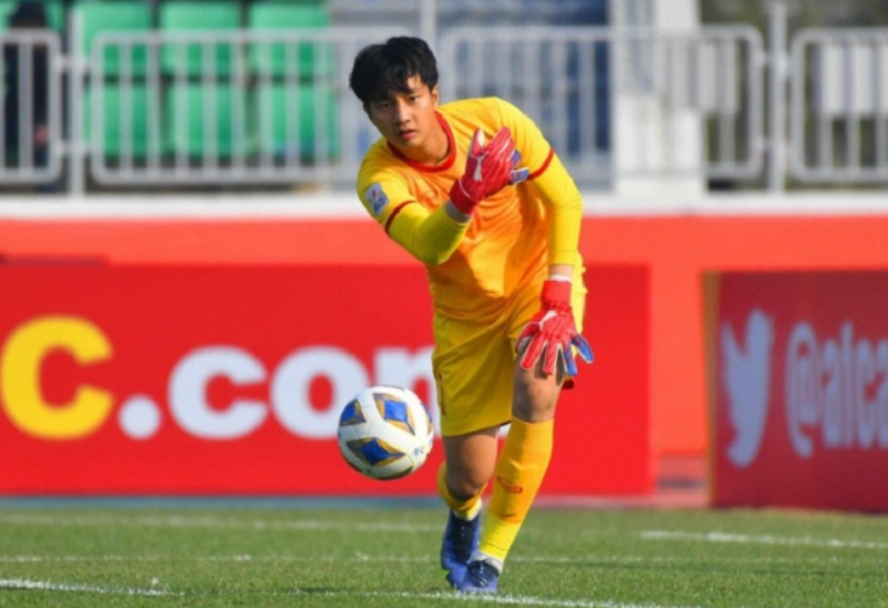 cao-van-binh-toa-sang-ruc-ro-khi-u22-trung-quoc-bat-luc-truoc-nguoi-gac-den-cua-viet-nam