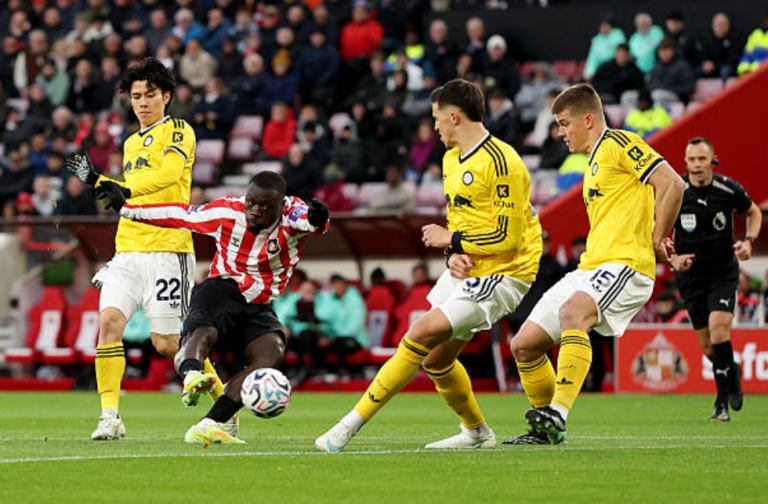 Sunderland vs Leeds United (23:30 - 25/10)